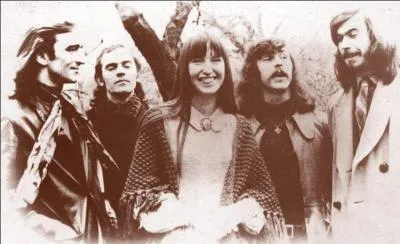 Une trs grande chanteuse cossaise, prsente dans une formation non moins clbre : Steeleye Span (cr en 1970, soit 44 ans d'existence ! ). Mais comment se nomme-t-elle ?