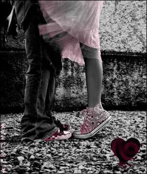 Qui chantait  Kiss me, as you love me, dis moi Good bye mais pas adieu  ?