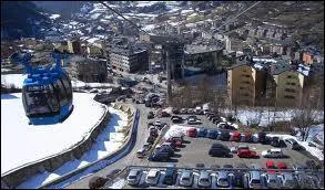 Paroisse du centre du pays, la ville de  Pas-de-la-Case  fait partie de la paroisse.