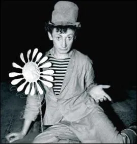 Il vous suffira de mimer pour trouver la rponse !