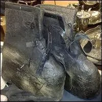 Chaussures symboliques s'il en est, car elles conditionnent en grande partie l'allure gnrale du personnage de cinma que l'on recherche, ce sont celles de... ?