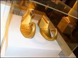 Il n'est pas trs difficile de reconnatre le personnage de film qui a port de telles chaussures, n'Est-ce pas ? C'est... ?