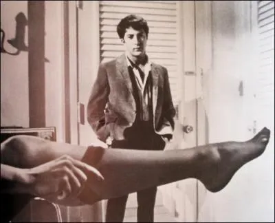 Bon, ce n'est pas une chaussure, mais un bas, et une jambe fort connue, qui est celle de... ?