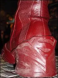 Si vous savez lire le dtail de cette chaussure, vous saurez alors qui est son propritaire...