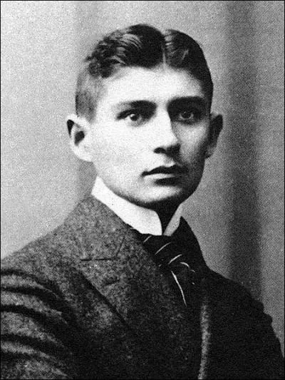 Franz Kafka (1883-1924), troisime pragois de la liste, participe au renouveau de la littrature europenne : son humour particulier inspirera Fellini, Garca Mrquez, Fuentes et Rushdie. Autre visionnaire qui prdira la destruction de l'Allemagne, il crivait en langue...