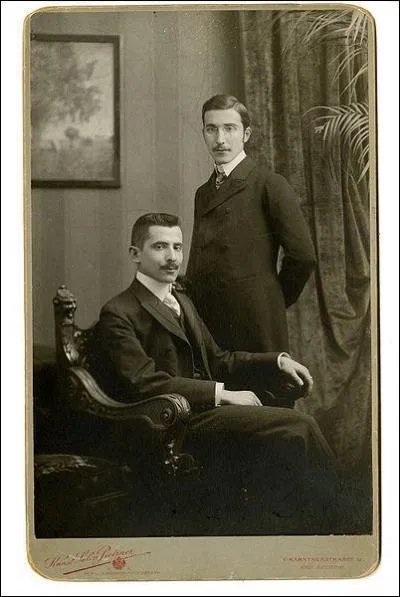 Stefan Zweig (1886-1942) fut un crivain viennois reconnu de son vivant :  Amok ,  La confusion des sentiments ,  Vingt-quatre heures de la vie d'une femme ,  Le joueur d'chec , etc. sont des lectures que l'on n'oublie jamais.