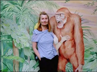 Elfriede Jelinek, est aussi radicale que le prcdent : par la violence, le sarcasme et l'incantation, elle dtruit les conventions sociales et les archtypes du sexisme.