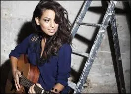 Tal a appris le piano et la guitare seule  l'ge de :