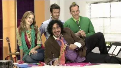 Combien de professeurs sont-ils dans la saison 1 de  Violetta  ? 