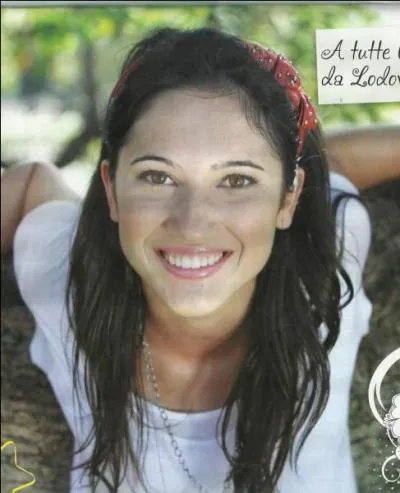 Dans la saison 2, pourquoi Francesca n'est-elle pas repartie en Italie ?