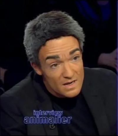 Qui est cet homme de tlvision sing par Jonathan Lambert ?