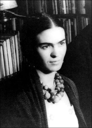 Frida Kahlo (1907-1954) ralisa une partie de son oeuvre, trs originale, alite, car ses problmes de sant furent multiples (poliomylite, fausses couches, amputation). Mais une de ces affirmations est fausse, laquelle ?