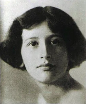 16, 19, 21 : les ges auxquels Simone Weil dcroche son bac de philo, entre  Normal Sup. puis devient agrge de philosophie. Une vie qui commence pourtant bien... (Cochez la fausse proposition)