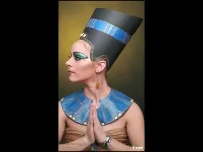 Le khl utilis comme maquillage dj dans l'Egypte ancienne est fait avec quelles substances ?