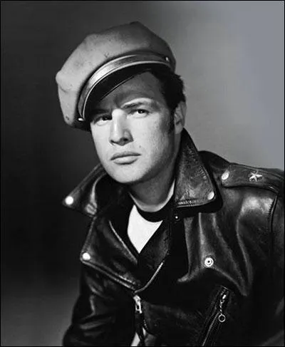 Dans quel film Marlon Brando porte-t-il un blouson noir ?