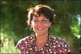 Février : La députée UDF Yann Piat est assassinée non loin de la ville de Hyères qui se trouve dans...