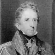 Napolon avait le statut de prisonnier politique en constante surveillance. Comment s'appelait le gouverneur de l'le qui s'acquitta de cette mission avec duret ?