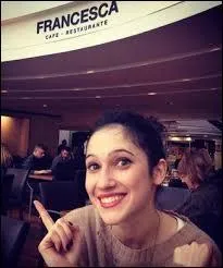 O habite-t-elle en ce moment ?