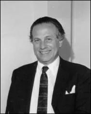 (1906-1988) . N d'un pre violoniste, il tudie  l'universit de musique Franz-Liszt la composition avec Zoltn Kodly et Leo Weiner, et le piano avec Bla Bartk. Il fait ses dbuts de chef en 1924 avec l'orchestre de l'Opra de Budapest. Il a crit deux symphonies un oratorio  Jesus ou Barabas  ainsi qu'un Trittico pour hautbois d'amour, hautbois, cor anglais et cordes.