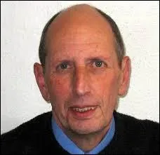 (1907-1992) . Il tudie la composition avec Zoltn Kodly  l'Acadmie de musique Franz-Liszt, de 1926  1930. Il s'intresse  la musique populaire traditionnelle et  l'ethnomusicologie. Parmi ses plus grands succs, on compte l'opra pour enfants  Les Habits neufs de l'empereur .