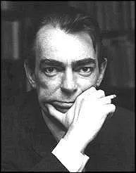 (1921-2007) . Compositeur et musicologue hongrois, n  Szszvros. Il a crit : concerto N 3 pour orchestre. Musica per orchestre. Concerto pour clavecin et cordes.