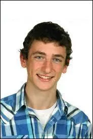 Qui est ce youtubeur qui aime bien trouver des incohrences dans Naruto et dans le jeu Minecraft ?