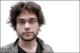 Qui est ce youtubeur qui fait du rewind de vidos ?