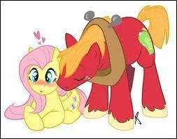 De qui dit-on qu'elle est amoureuse ?