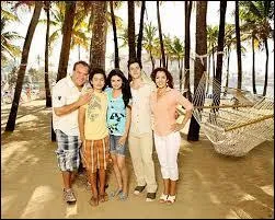 Dans  Les sorciers de Waverly Place , le film, que leur a interdit de faire Jerry ?