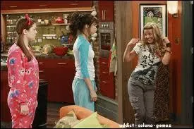 Qui est la vieille qui s'est transforme en une blonde ? Et comment sait-elle qu'Alex est une sorcire ?