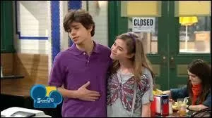 Qui est la petite amie de Max ?