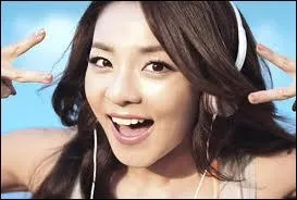 Elle a un petit frre ChunDong. Il fait partie d'un groupe lui aussi, mais lequel ?