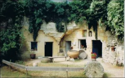 Quel dpartement ne touche pas  celui du Maine-et-Loire ?