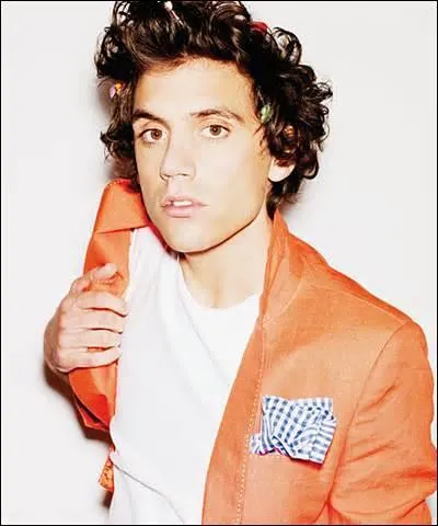 Quand fait-il son retour avec son dernier album ?