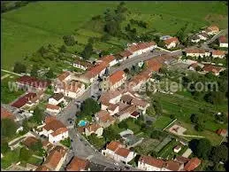 Nous survolons la ville Meurthe-et-Mosellane de Chanteheux, prs de Lunville. Nous sommes donc dans le ciel de la rgion ...