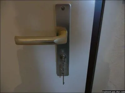 Le mot  serrure  s'crit :