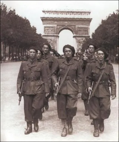 Une fois Paris libre, les miliciens franais encore  la solde du rgime nazi, prennent le chemin de l'Allemagne malgr leur dissolution officielle. Qui par la suite, organisera leur capture ainsi que leur excution / condamnation sur le territoire franais ?