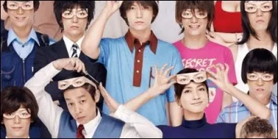 Dans "Ore Ore", quel est le véritable métier de Nagano Hitoshi, un jeune homme qui se cherche encore professionnellement et va se prendre au jeu en interprétant divers personnages ?