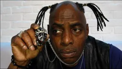 Quelque fois, on peut faire un carton avec la chanson d'un autre,  Pastime Paradise  de Stevie Wonder, par exemple, est devenue ...