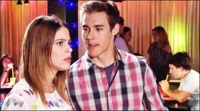 Que dit Lon  Violetta :  Il se prend pour qui...   ?