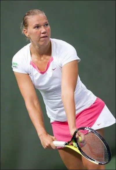 Comment s'appelle Mademoiselle  Kanepi , une des rares reprsentantes de l'Estonie ?