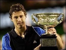 Quel prnom peu commun les parents de Monsieur  Safin  ont-il choisi pour leur fils ?