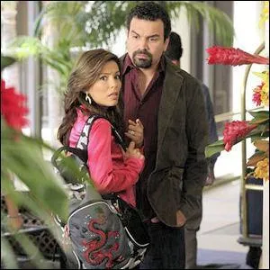 Dans la saison 2, qui est la mre porteuse du bb de Carlos et Gaby ?