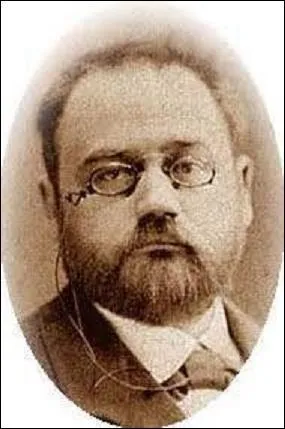 Roman d'mile Zola (1840-1902), paru en 1880, neuvime tome de la srie des  Rougon-Macquart , je traite le thme de la prostitution. Racontant l'histoire d'une femme, qui pour nourrir son enfant eut  16 ans, est oblige de vendre ses charmes. Devenue clbre dans la haute socit, elle s'embarque pour la Russie. Revenue  Paris, elle meurt prcocement  19 ans de la variole. Qui est-ce ?