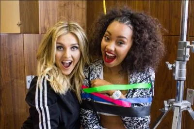 Leigh-Anne a dj mang du riz avec du chocolat.