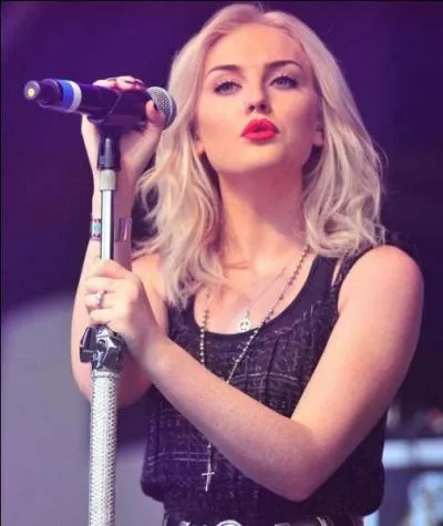 Le surnom de Perrie est  Pezz .