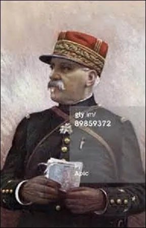 N vicomte, le 24 dcembre 1851  Saint-Affrique (Aveyron), promu gnral de division le 21 dcembre 1909, devenus chef d'tat-major de Joffre de 1911  1914, j'aide  l'laboration du  Plan stratgique n XVII  destin  reprendre l'Alsace-Lorraine. Dirigeant en juin 1915 l'offensive de Champagne qui fait 25 000 prisonniers, je dcde  Monstraluc-la-Conseillre (Haute-Garonne) le 19 mars 1944 :