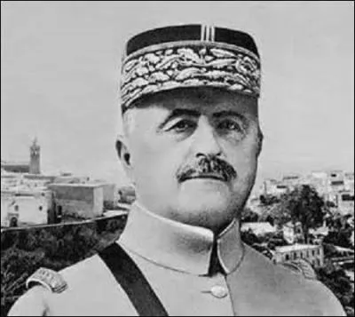 Gnral de division, nomm marchal de France en 1921, je nais en 1856  Mostaganem (Algrie). Rejetant le corps allemand de la Garde en aot 1914  la bataille des frontires (Aisne), je me vois confier en septembre le commandement de la Vme Arme. Commandant en chef des allis  Salonique en juin 1918, j'obtiens la capitulation de l'arme germano-bulgare. Dcd en 1942, je suis :