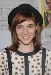 A quel ge Rene Felice Smith apparat-elle pour la premire fois  l'cran, et pour quelle marque tait-ce ?