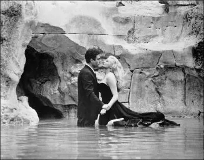 Le 5 février, quelques heures après l'accouchement de ma maman, sort le film de Fellini "La dolce vita". Que lui arrivera-t-il ?
